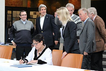 kiruna_leona_signing_decl_450px