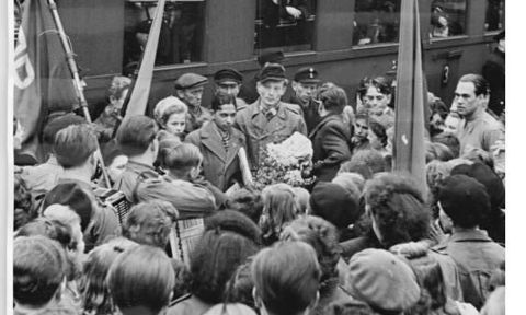 Arrival of the first Indian student to Dresden. He was to study electrical engineering in Dresden Technical University, 19 February 1951.