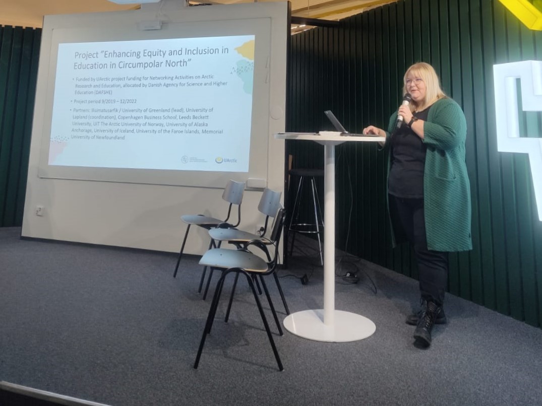 Janette introducing the book and the project