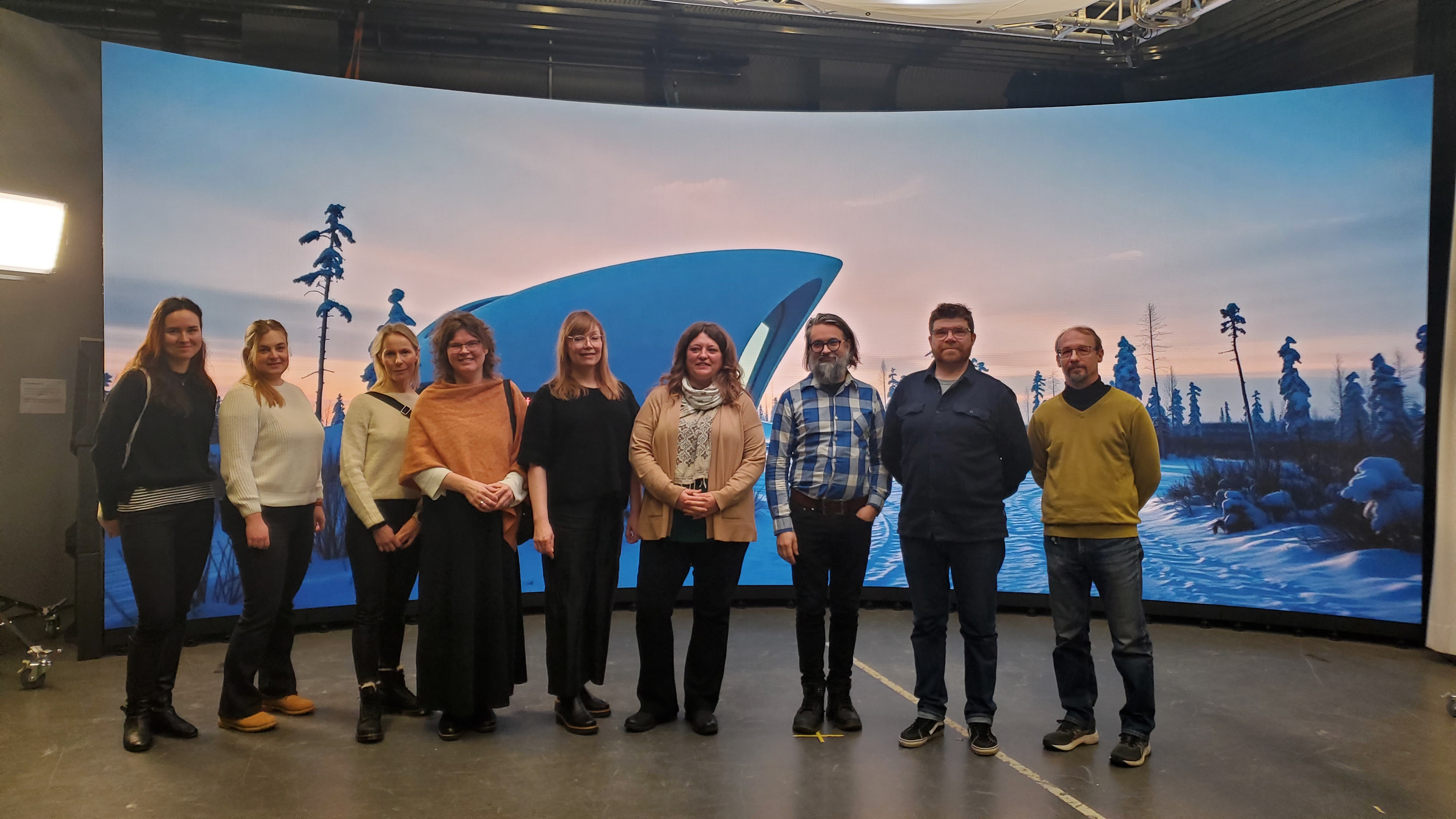 Angel Ellis (6th from left) pictured with ULapland students and faculty at a film lab at ULapland.